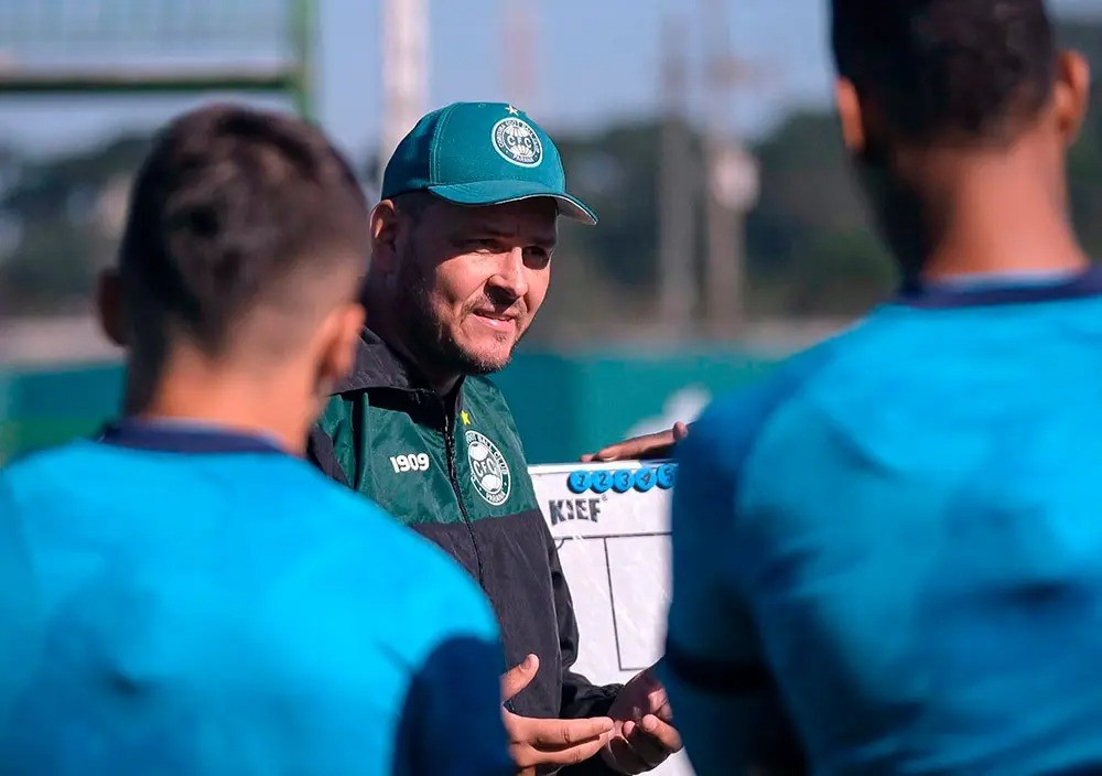 Coritiba enfrenta o Goiás em confronto direto pela sobrevivência