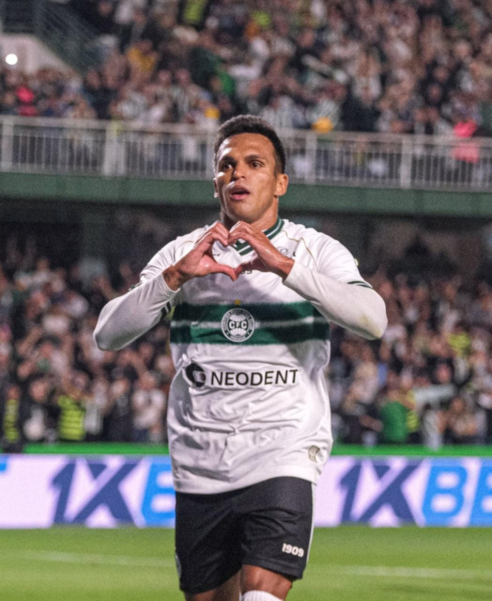 Em noite de grande atuação, Coritiba vence o Fluminense.