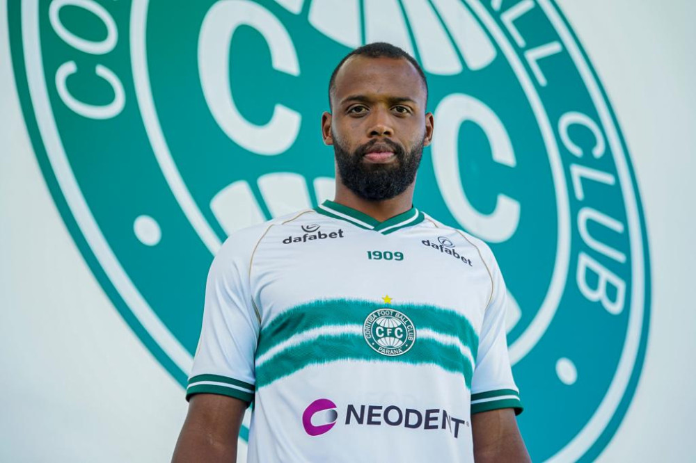Reynaldo é mais um jogador apresentado pelo Coritiba antes do fim da janela