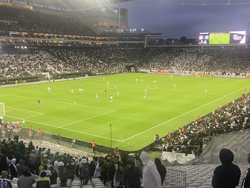 Coritiba dorme e Corinthians vira no Itaquera