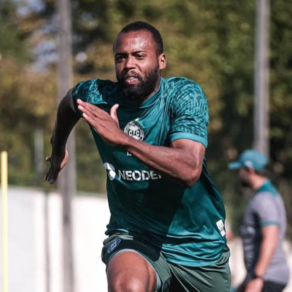 Reynaldo é a novidade entre os relacionados para jogo contra o Cuiabá