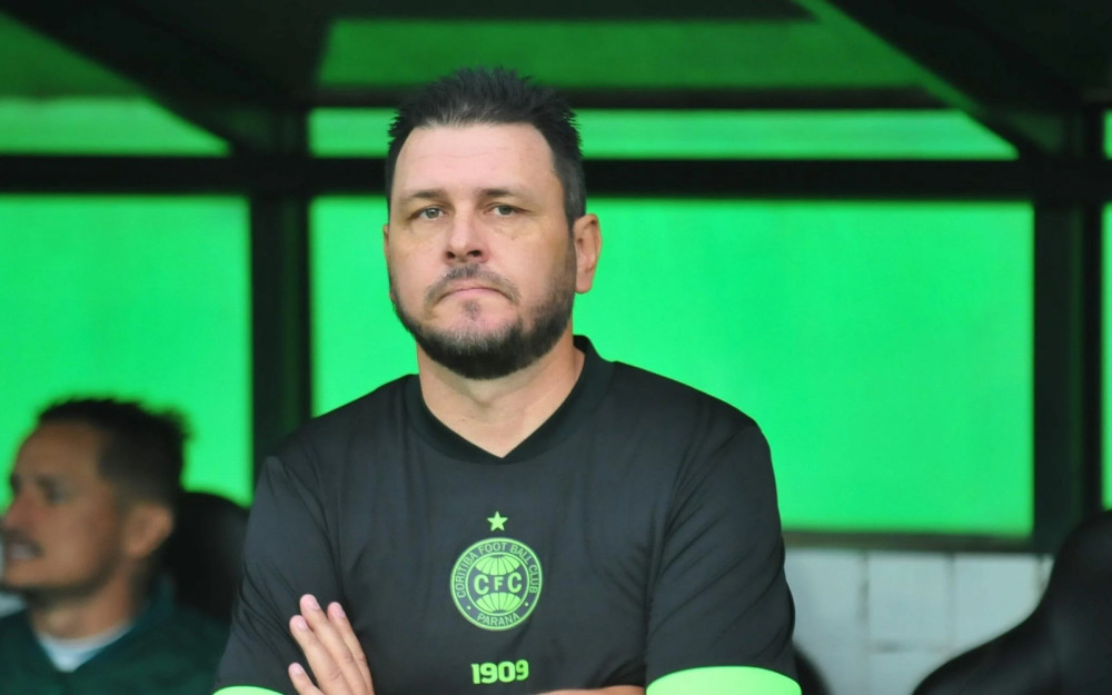 Coritiba demite Thiago Kosloski