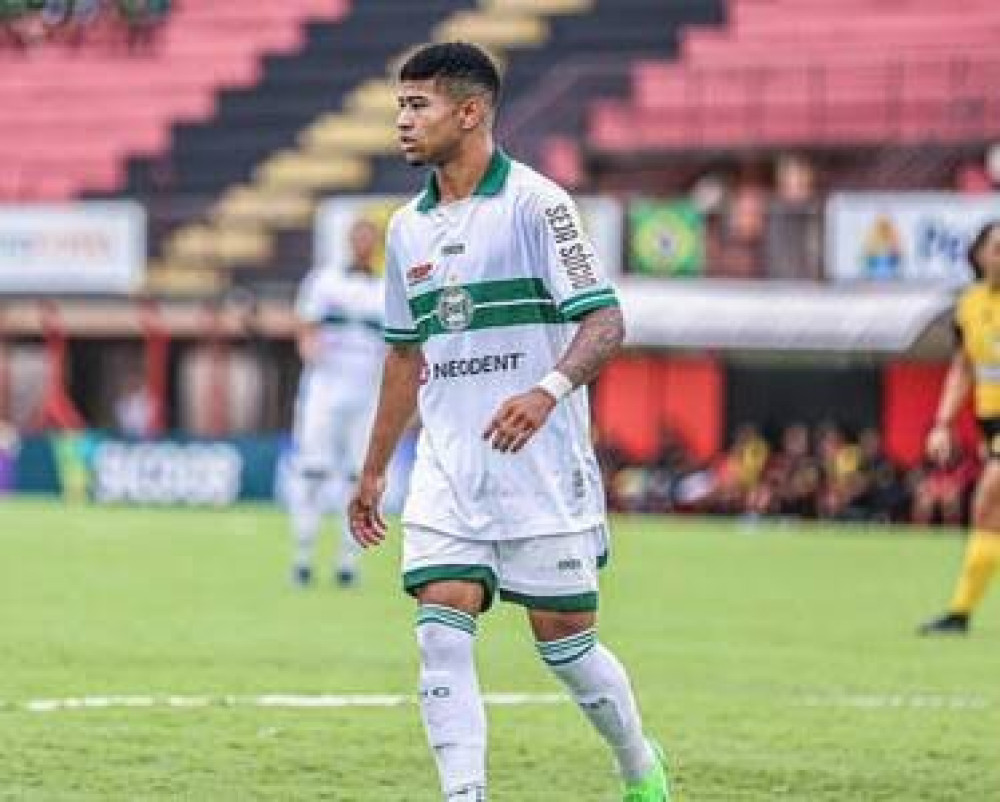 Lucas Ronier fez sua estreia no Brasileirão