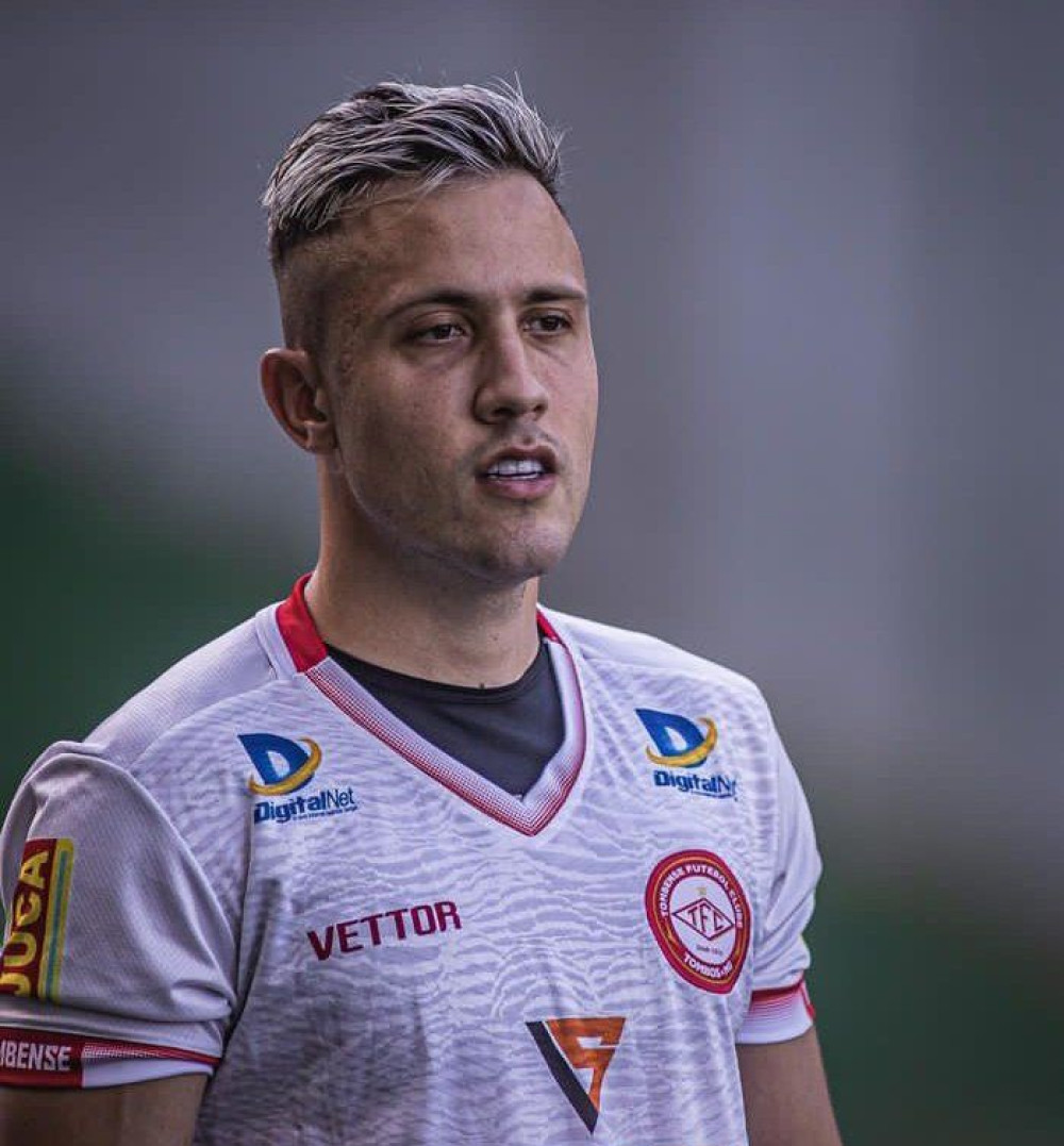 Destaque da Tombense próximo do Coritiba