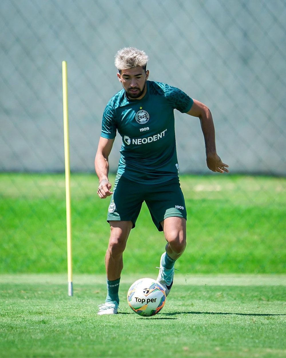 Envolvido em especulações, Marcelino Moreno vem treinando no Coxa