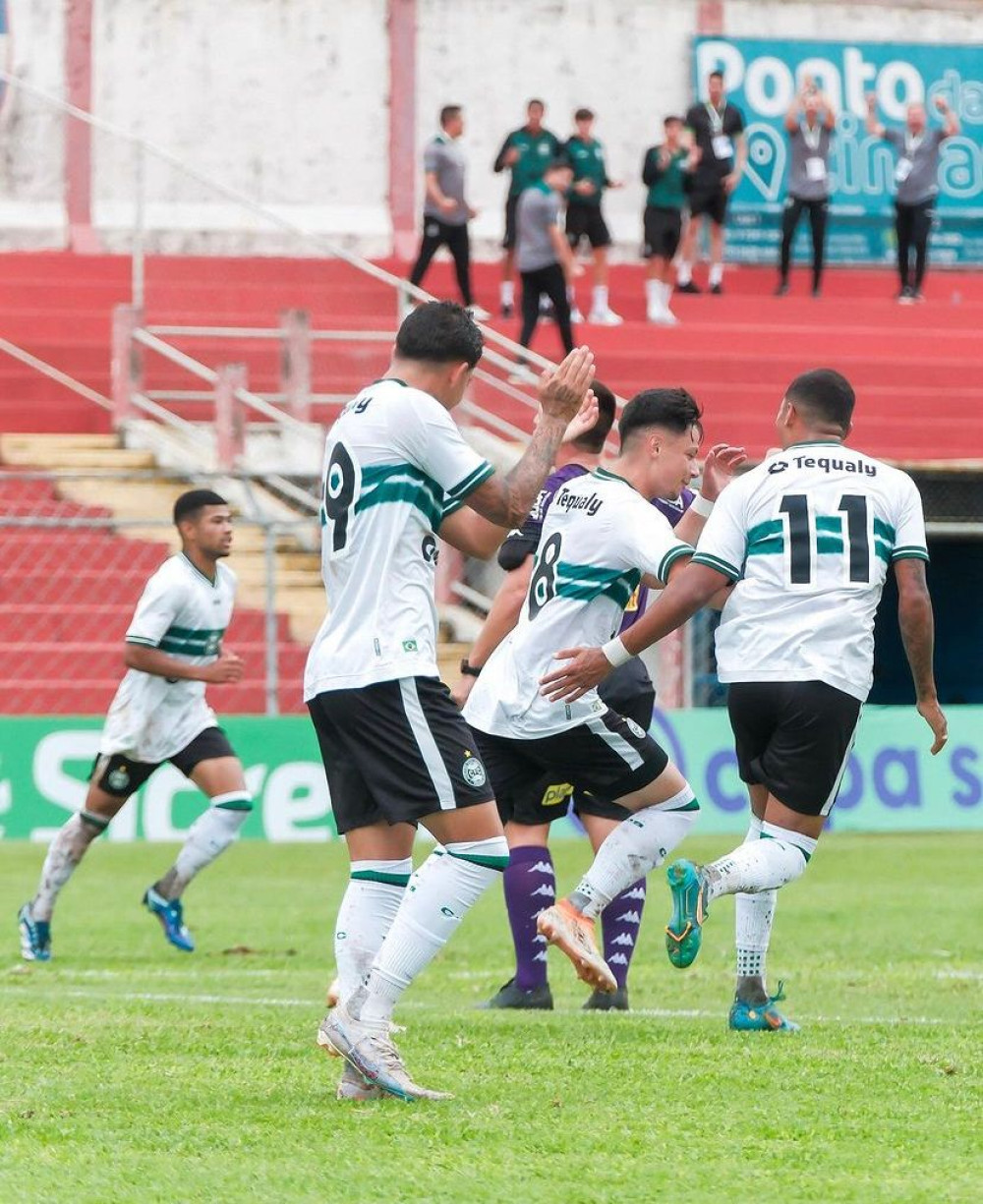 Coxa vence o Retrô e avança na Copa São Paulo