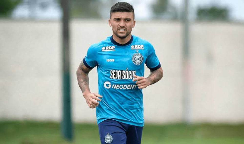 Victor Luis não é mais jogador do Coritiba 