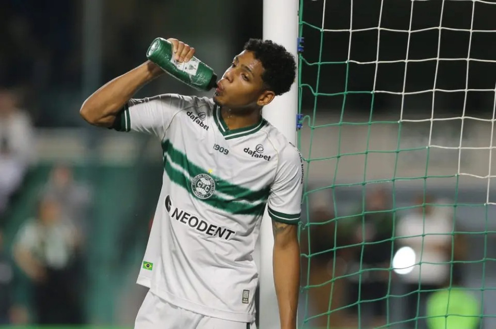 Thalisson desfalca o Coritiba contra o Azuriz