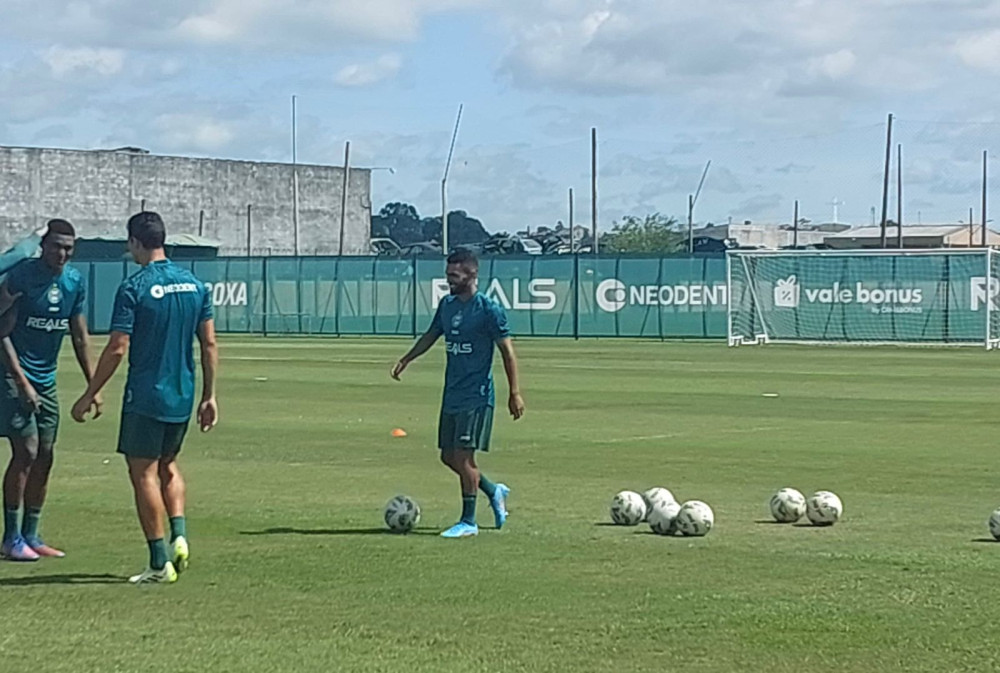 Coritiba pode ter retorno de Vini Paulista contra o Maringá
