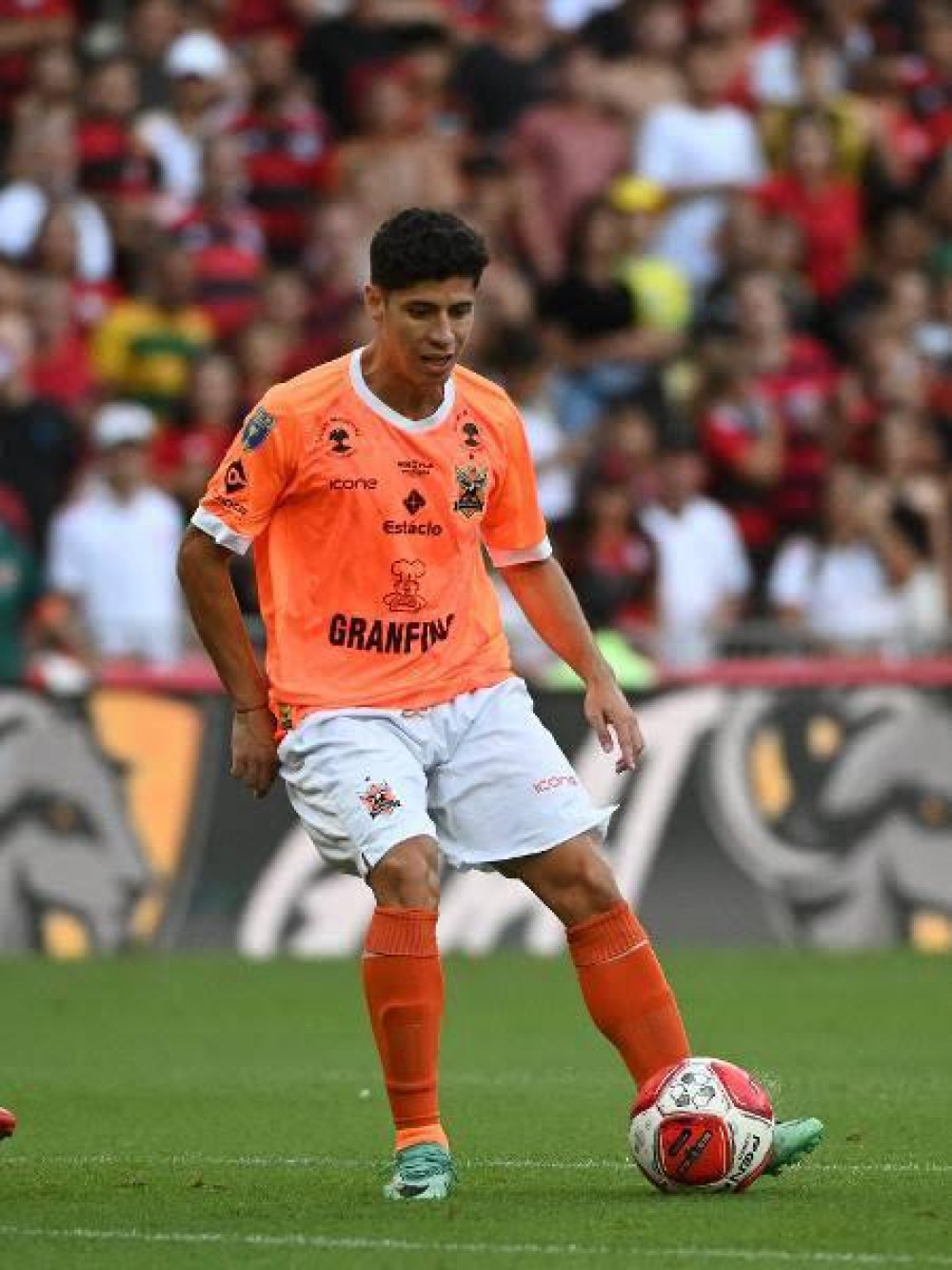 Meia do Fluminense próximo de acertar com o Coritiba