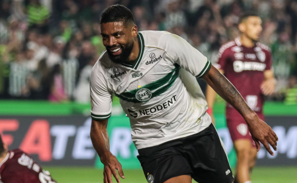 Coritiba anuncia fim de vínculo com Diogo Oliveira