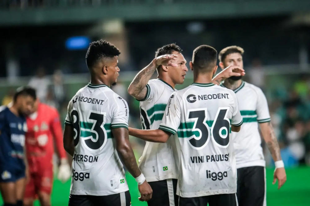 Ainda sem vencer longe do Couto, Coritiba enfrenta o CRB tentando melhorar a posição na tabela