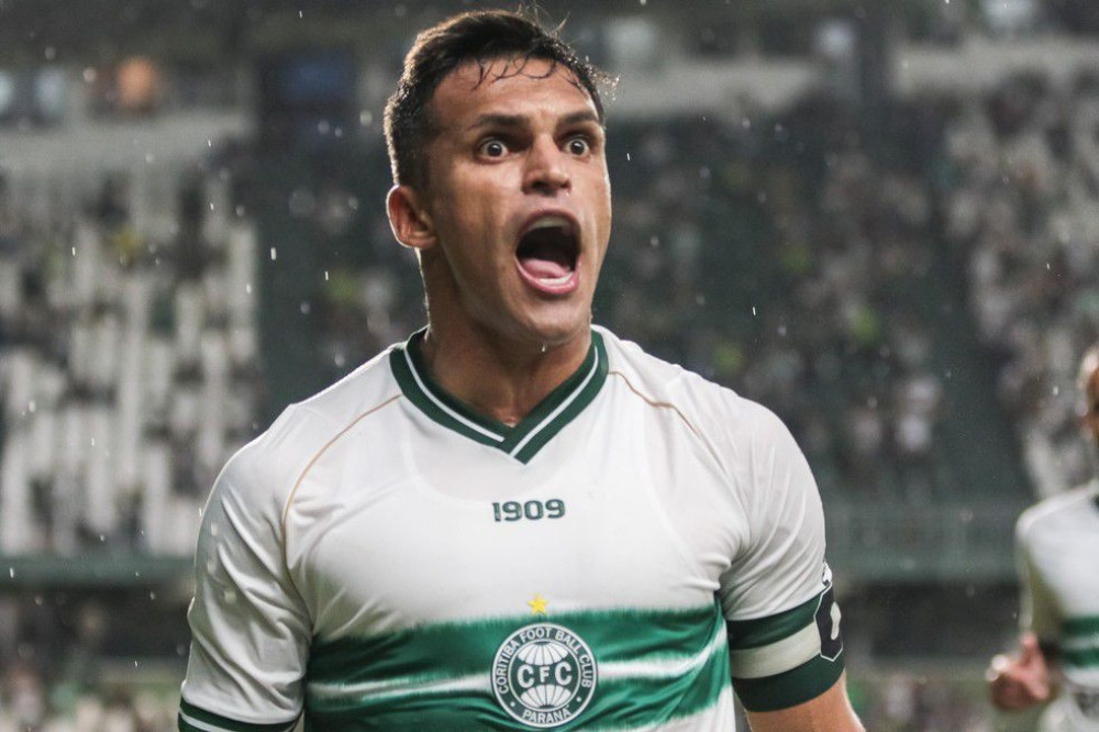 Em má fase, Robson desfalca o Coritiba contra o Operário