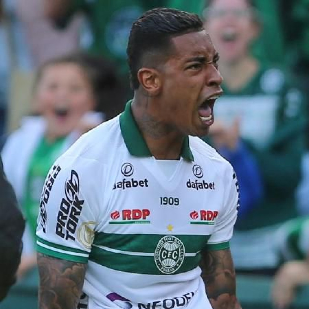 Alef Manga é relacionado para jogo contra o Amazonas