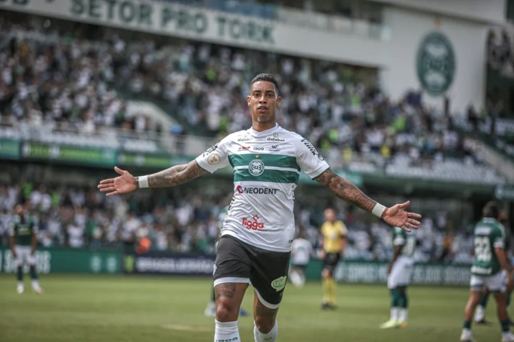 Com Alef Manga de Volta, Coritiba Enfrenta Amazonas em Jogo Decisivo