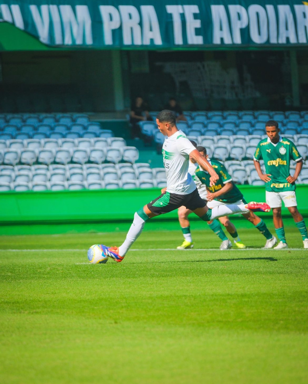 Em partida movimentada no Couto, Coxa perde para o Palmeiras