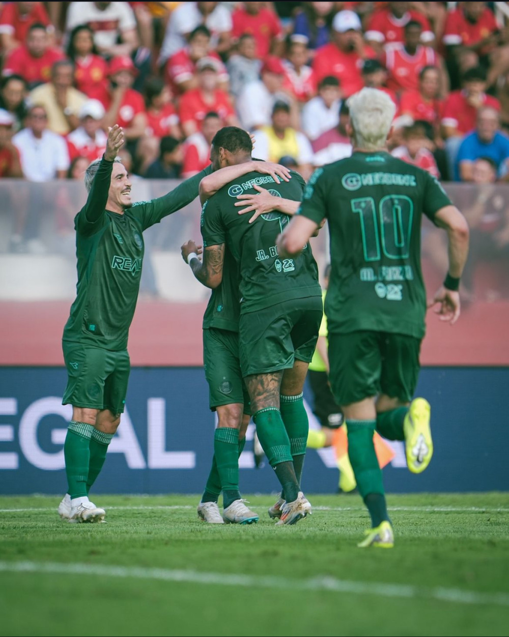 Em grande atuação, Coritiba vence o Vila Nova 