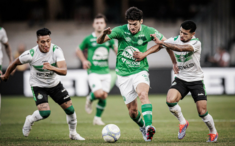 Coritiba enfrenta a Chapecoense com a única intenção de quebrar um tabu