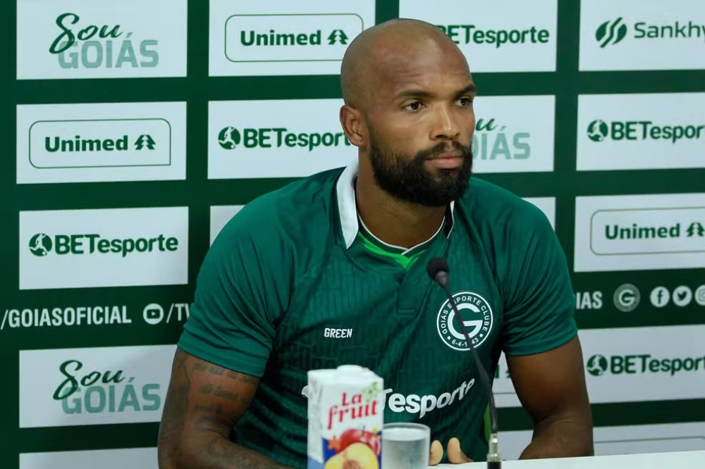 Zagueiro que disputou a Série B entra na mira do Coritiba