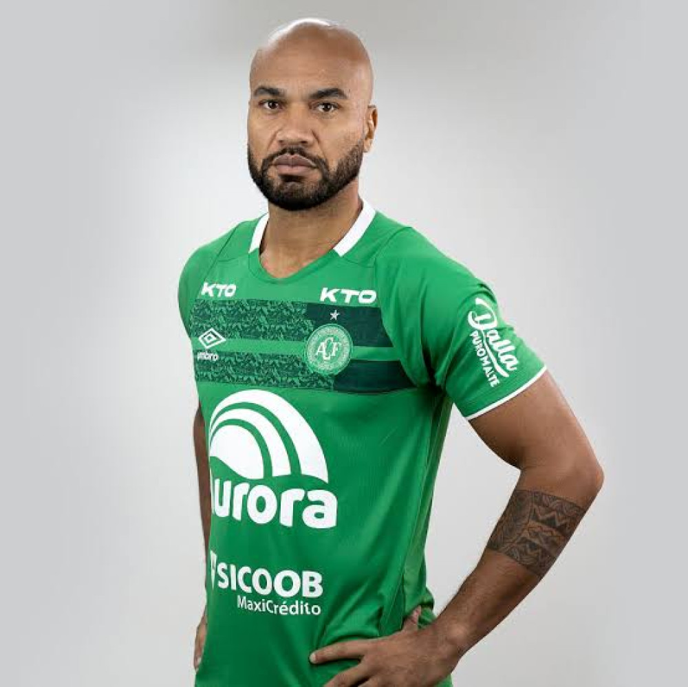 Zagueiro que estava na Chapecoense está próximo de ser o mais novo jogador do Coritiba. 