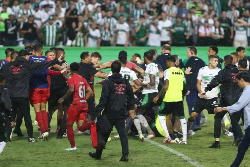 TJD-PR denuncia jogadores, clubes e árbitro após confusão no Atletiba