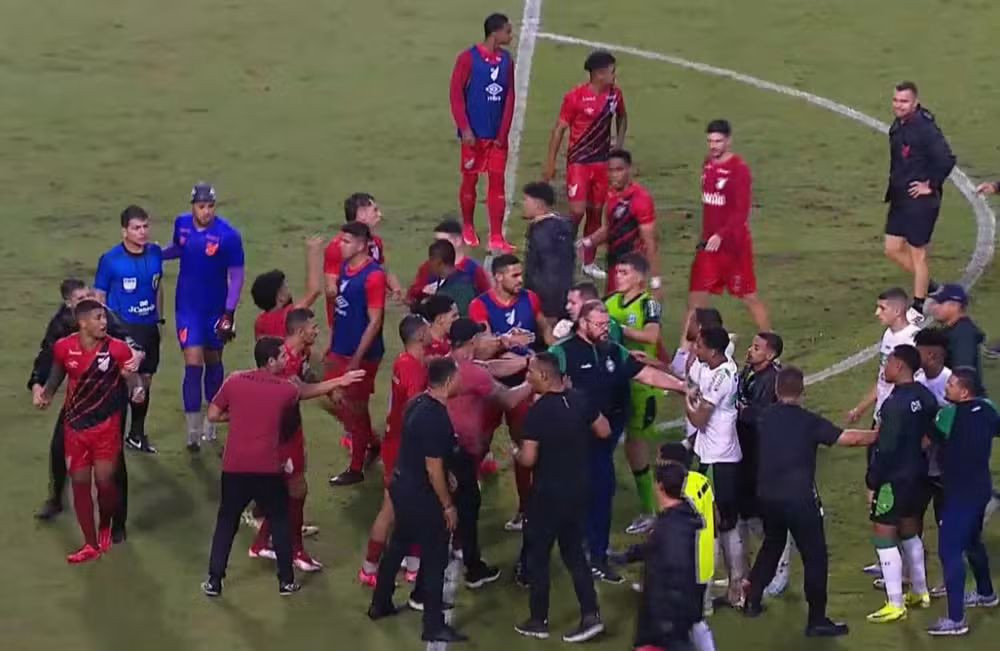 TJD pune o Coritiba e jogadores por confusão no clássico Atletiba