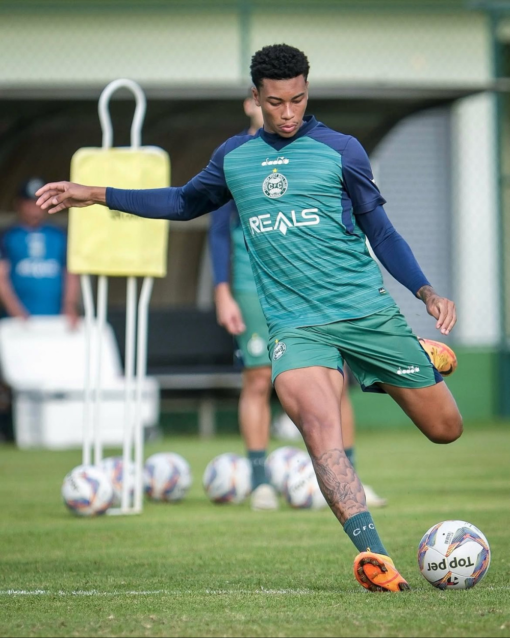 Coritiba empresta atacante Eberth à Chapecoense