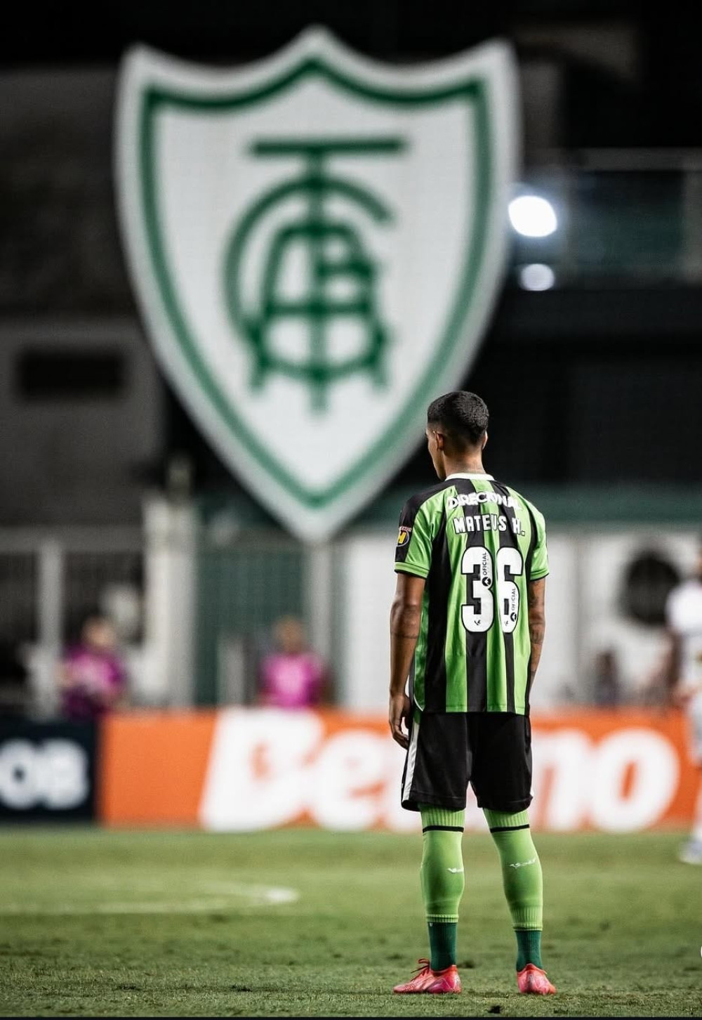 Um jogo em que ambos precisam subir na tabela!