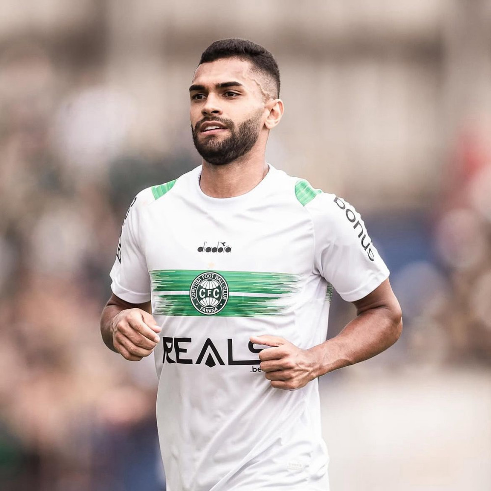Coritiba amplia vínculo de Vini Paulista