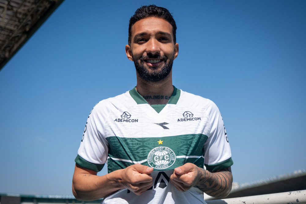 Coritiba anuncia a contratação de Clayson