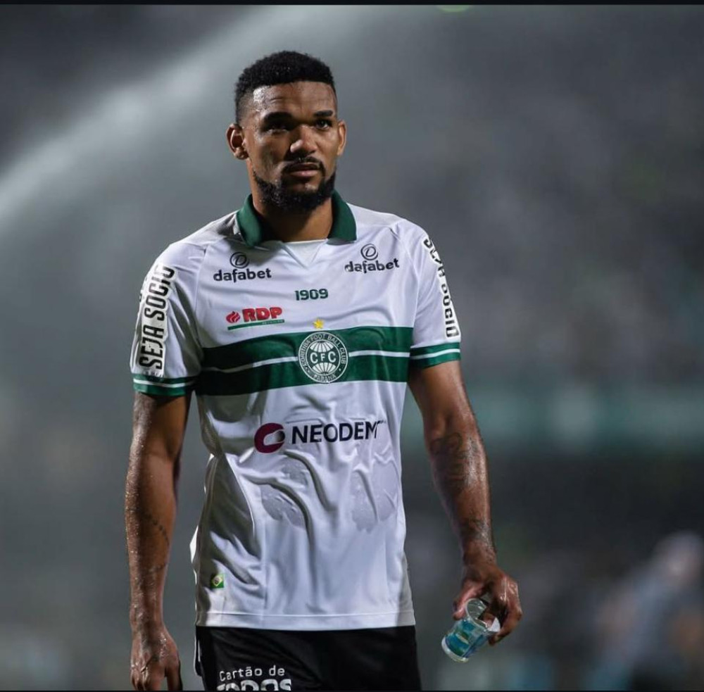 Bruno Viana retorna ao Coritiba, mas futuro segue indefinido