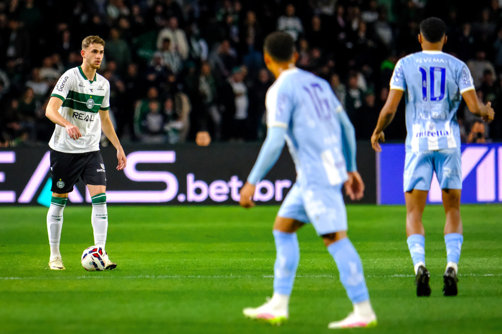 Coritiba faz jogo desastroso e é goleado pelo Paysandu 