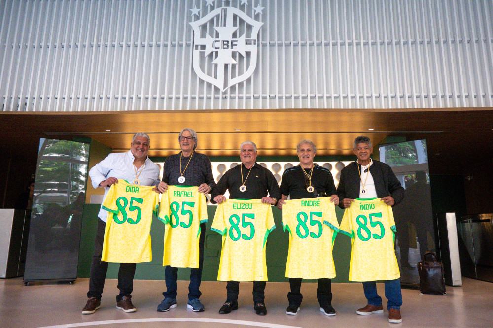 Campeões de 1985, enfim, recebem medalhas da CBF