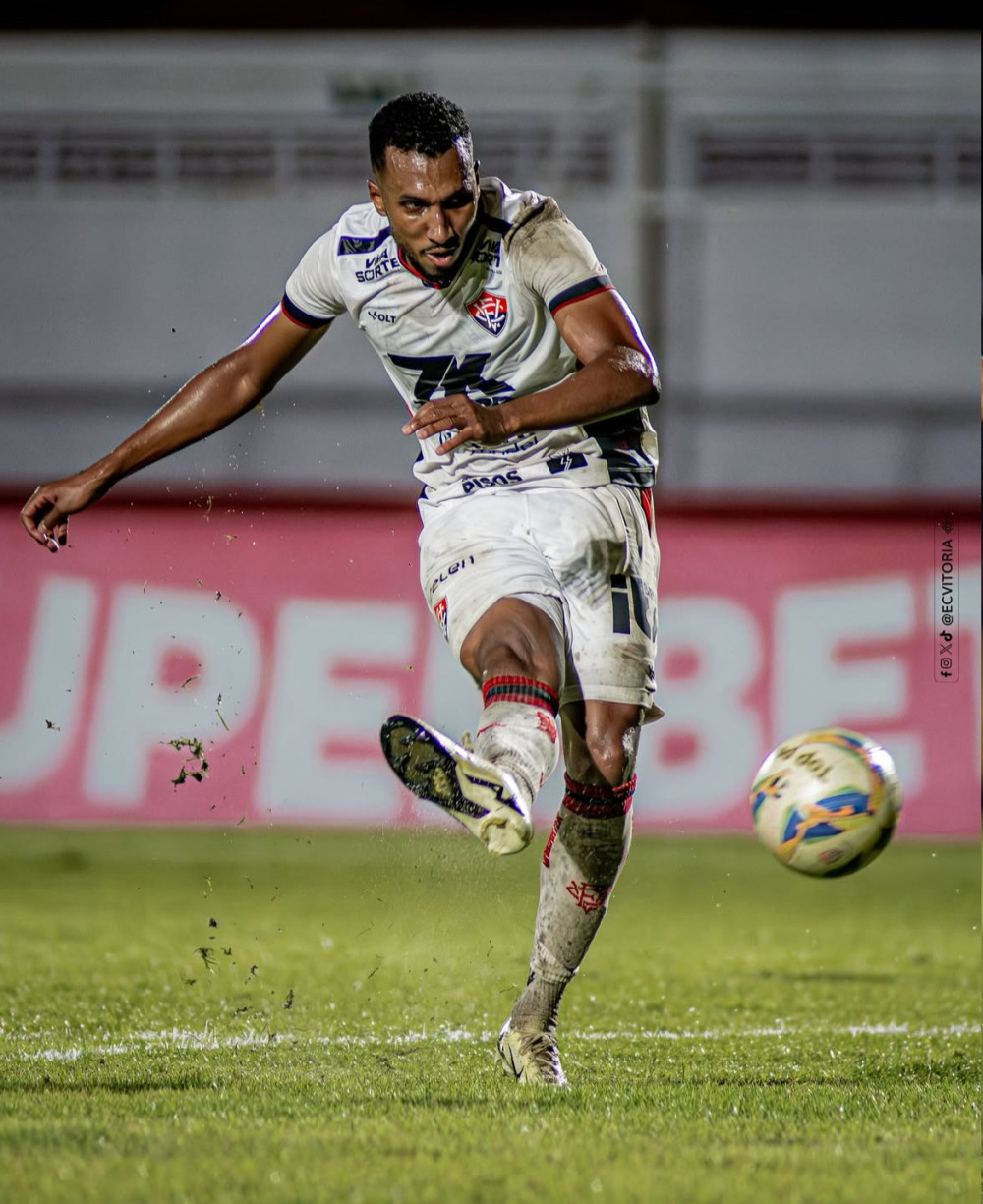 Coritiba tenta fechar a contratação de atacante do Vitória 