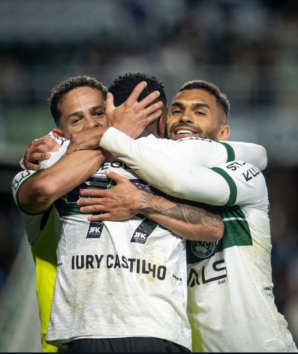Volantes em alta e dúvidas para Mozart para o jogo contra o Goiás