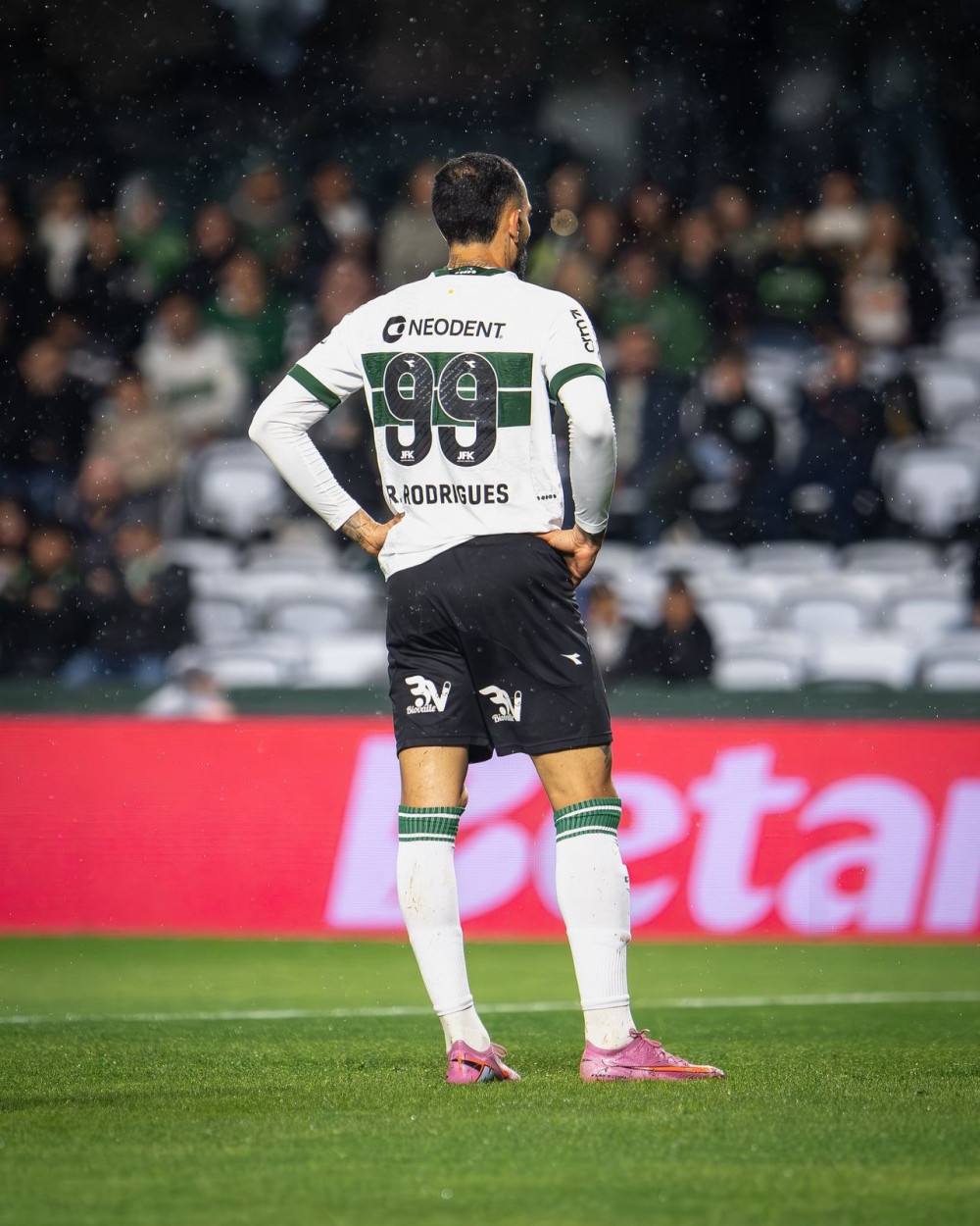 Rodrigo Rodrigues desfalca o Coritiba após lesão na coxa