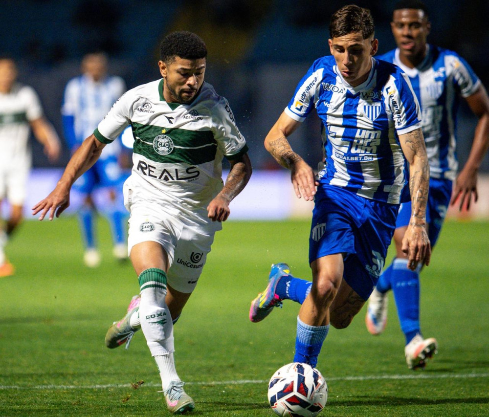 Na raça e na superação, Coxa vence o Avaí e volta à liderança da Série B