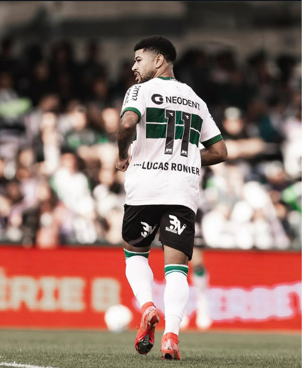 Coritiba perde Lucas Ronier por lesão muscular