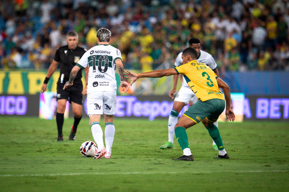 Coritiba tropeça em Cuiabá e adia a chance de ampliar vantagem na liderança