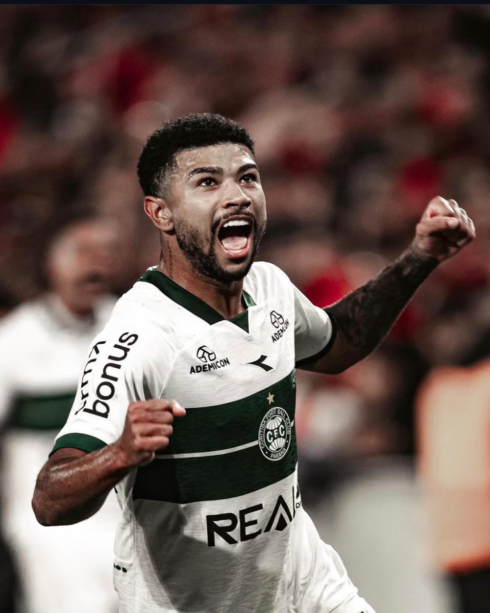 Lucas Ronier é relacionado para o Atletiba