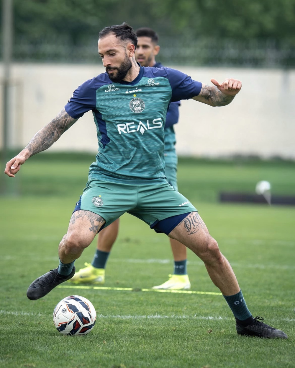 Rodrigo Rodrigues sofre lesão no ligamento cruzado e está fora da temporada