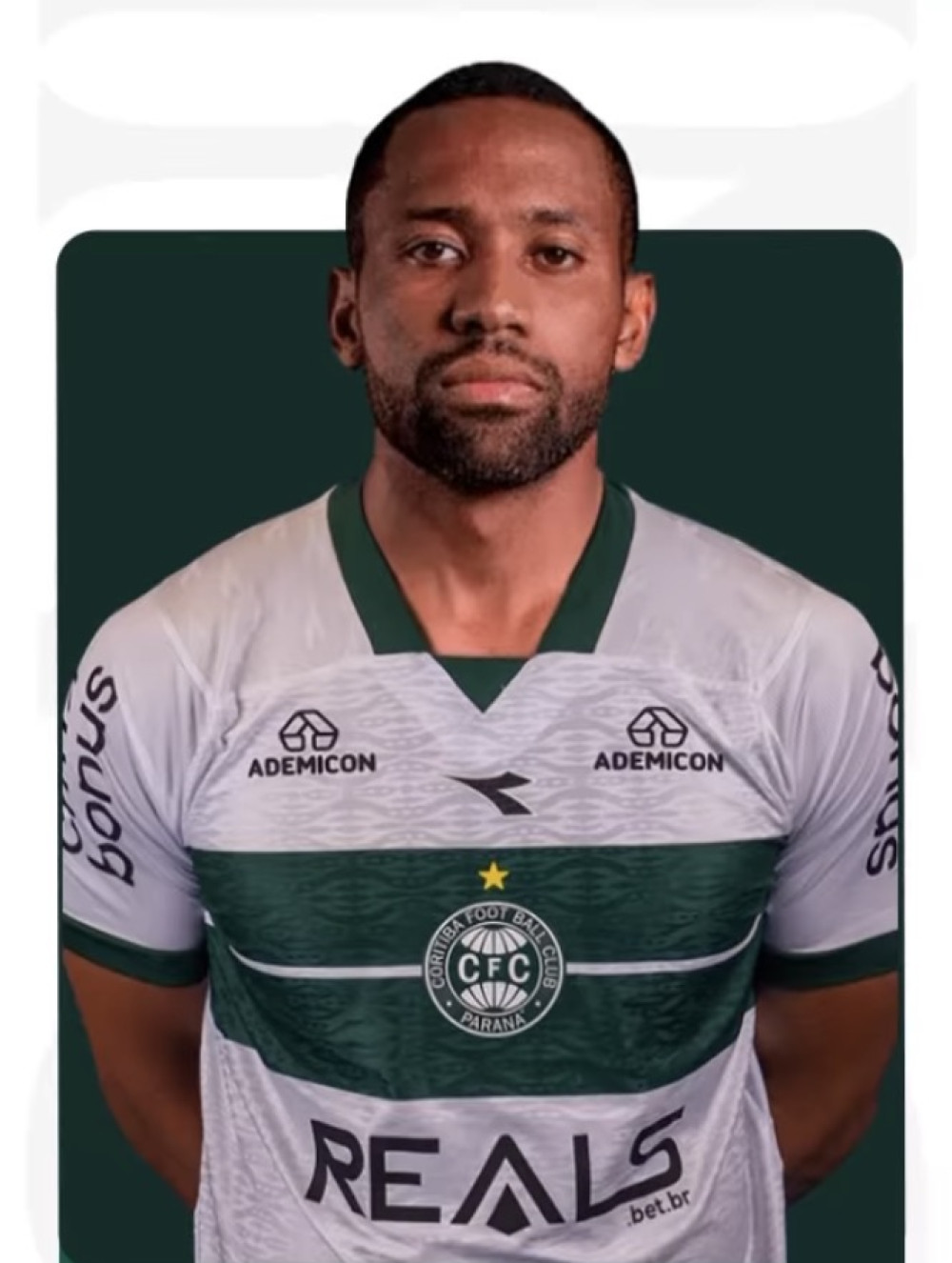 Coritiba anuncia a contratação de Tinga