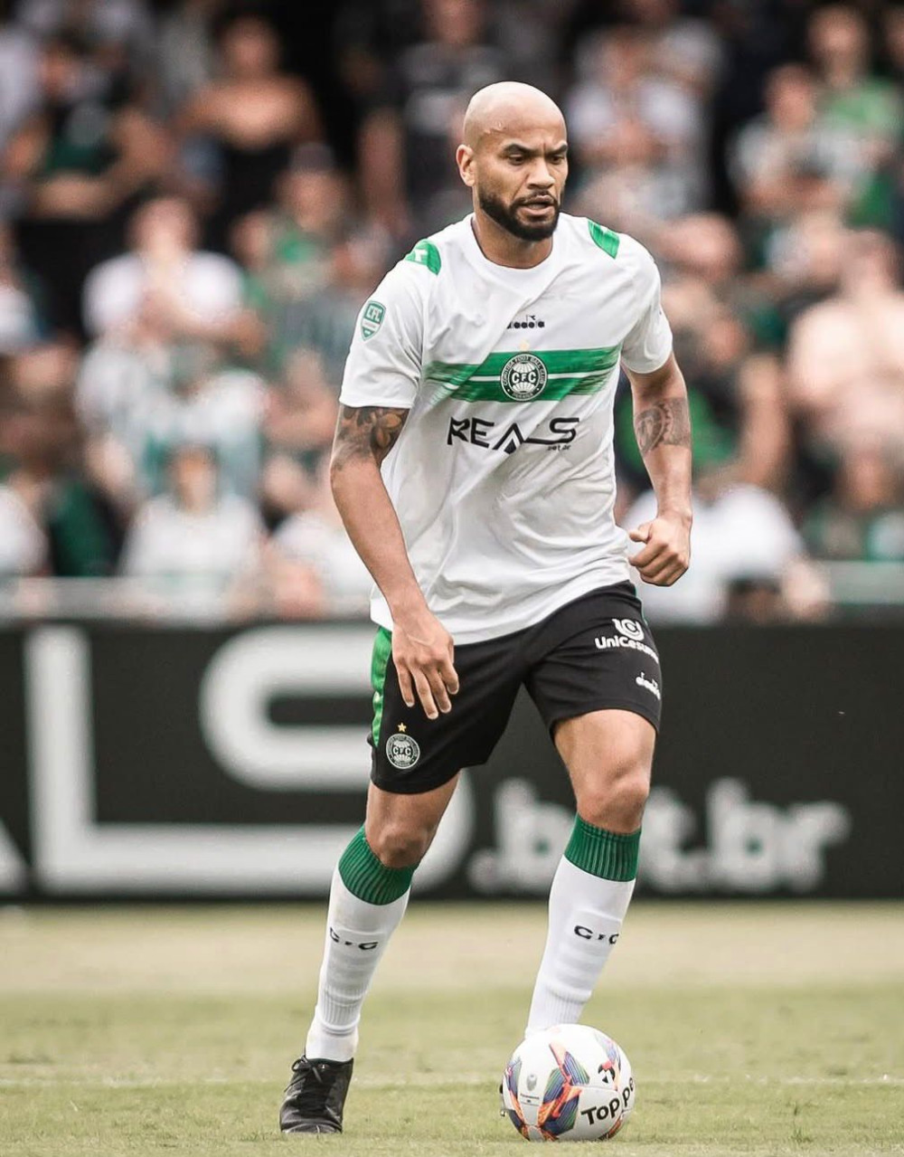 Coritiba renova com Rodrigo Moledo até 2026