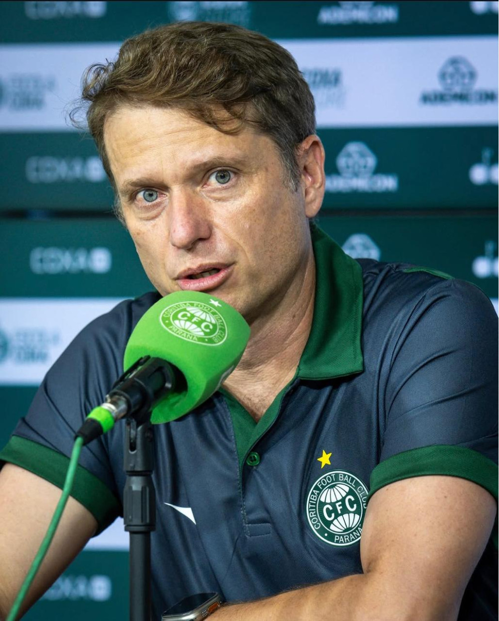 Fernando Seabra relaciona elenco principal pela primeira vez