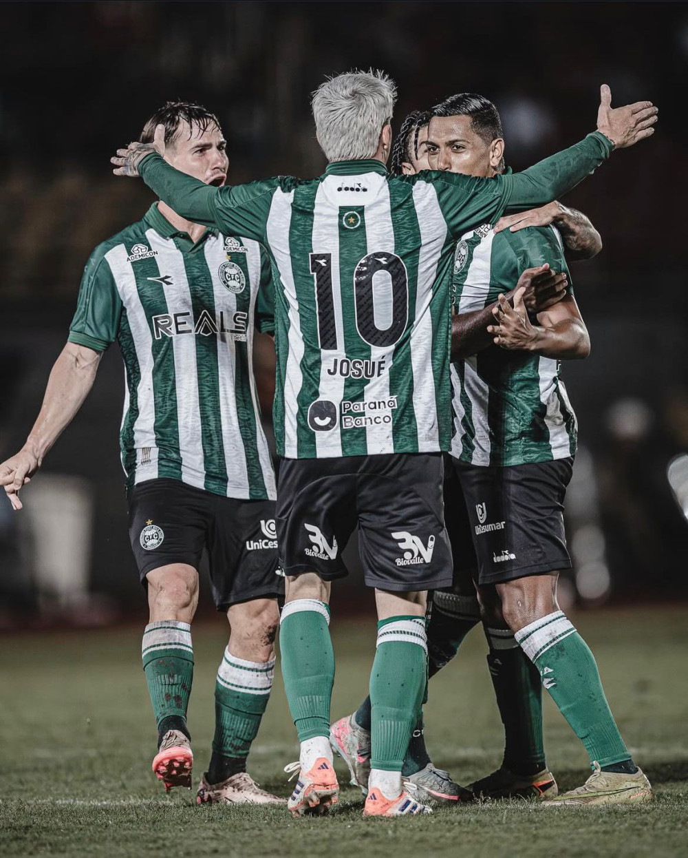 Seabra e seis reforços estreiam na vitória do Coritiba sobre o Maringá