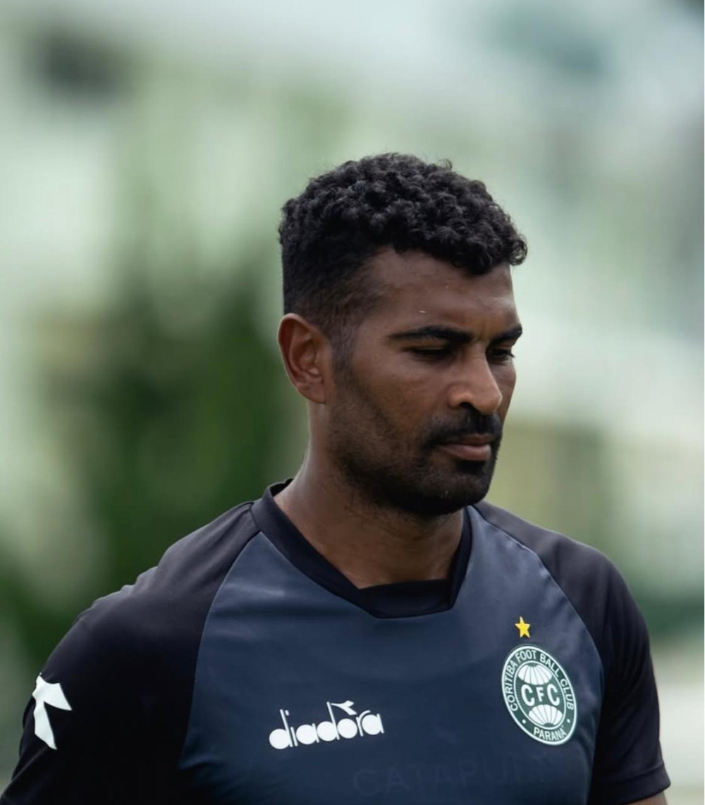 Thiago Santos é novidade entre os relacionados do Coritiba contra o São Joseense