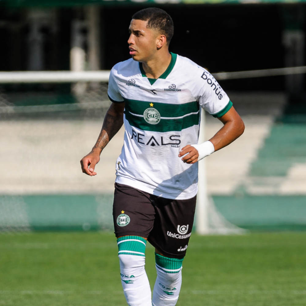 Coritiba anuncia venda de Ruan Assis