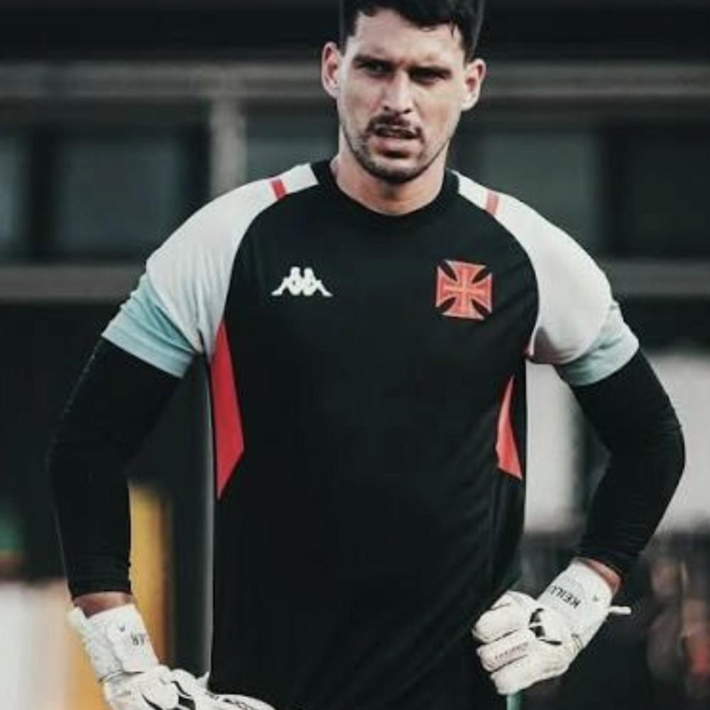 Coritiba acerta a contratação do goleiro Keiller