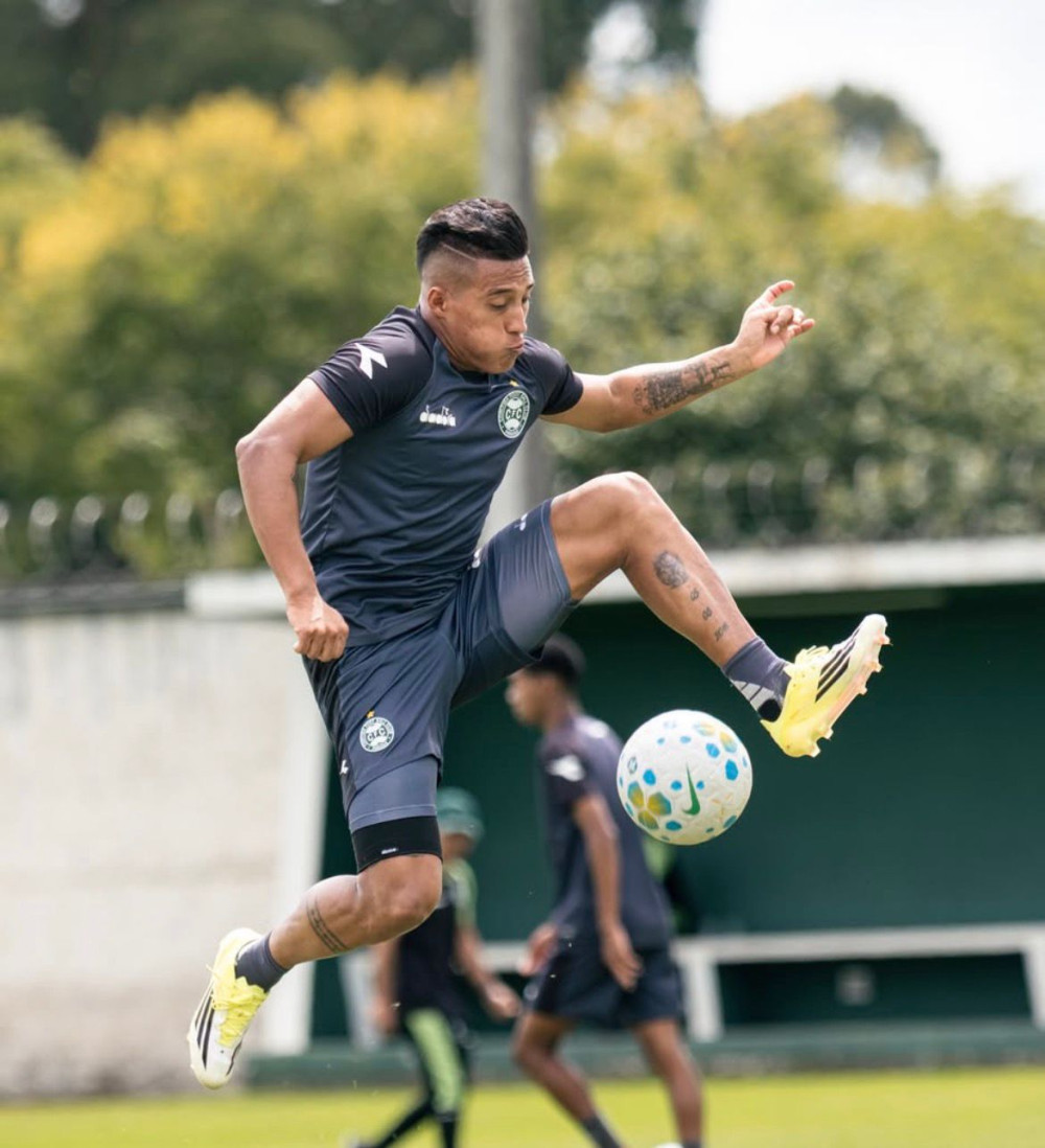 Com possíveis retornos, Coritiba se prepara para enfrentar o Corinthians
