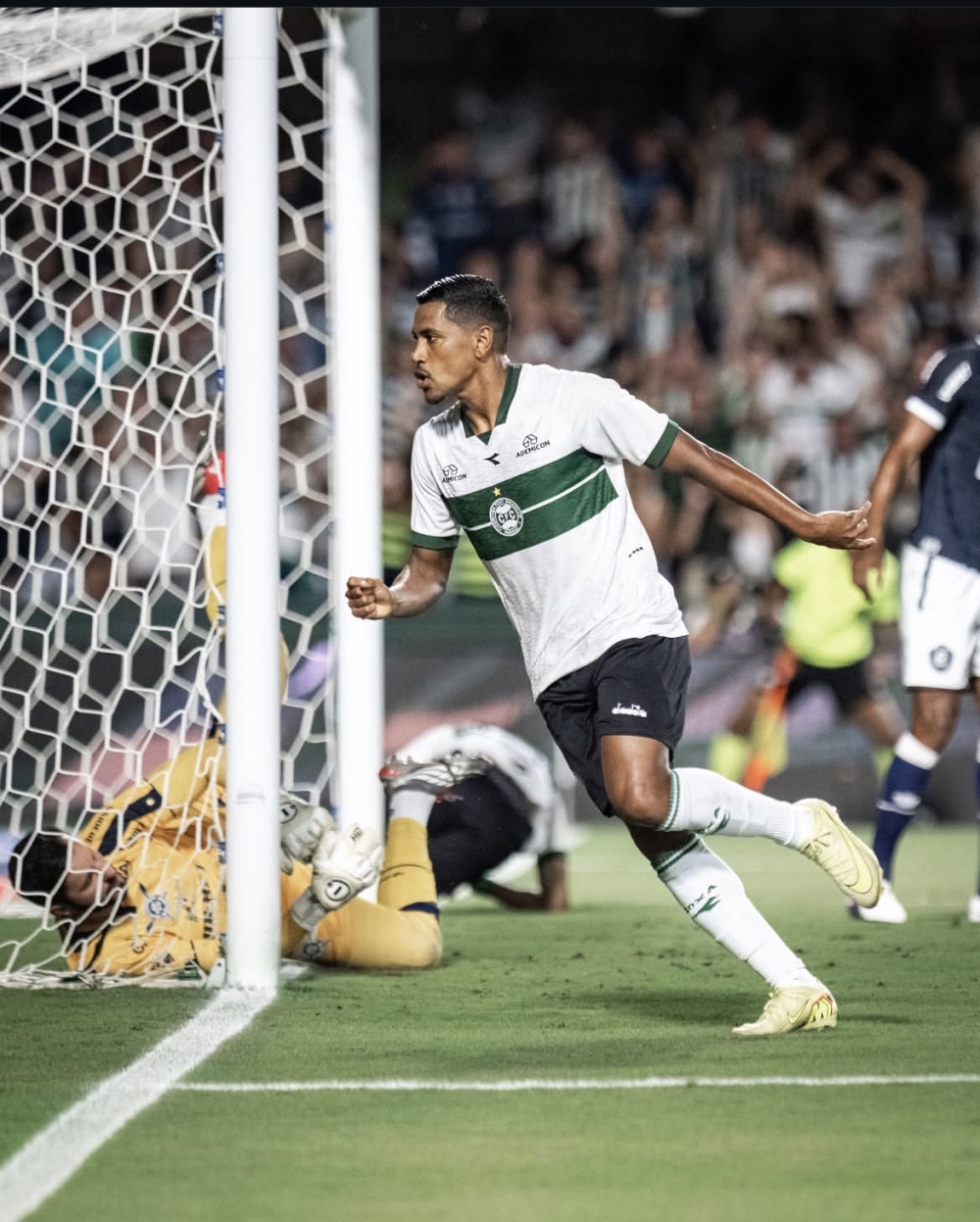 Coritiba vence o Remo e quebra jejum no Couto